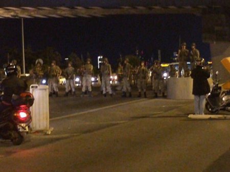 В Турции военный переворот